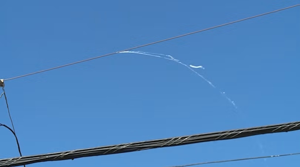 KOCO 5 Meteorologist Joseph Neubauer explains what the flying spiderwebs are.