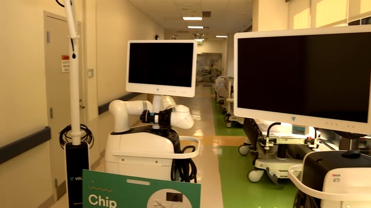 A first-of-its-kind medical robot is helping doctors perform spinal surgeries in Delaware.