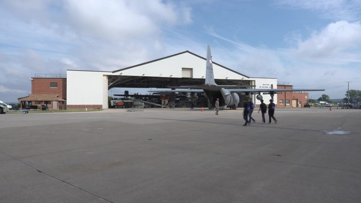 Rosecrans Memorial Airport hosts fall career fair