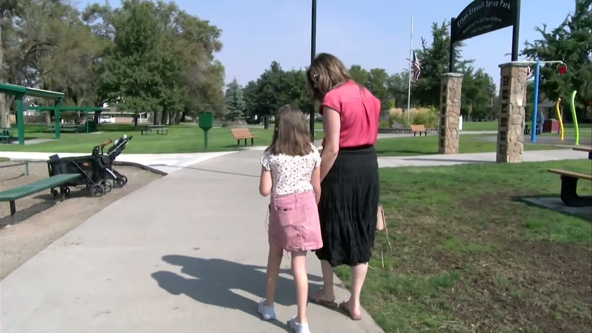 ‘How much more am I going to have to advocate?’: Federal cuts threaten Oregon programs for deaf-blind students