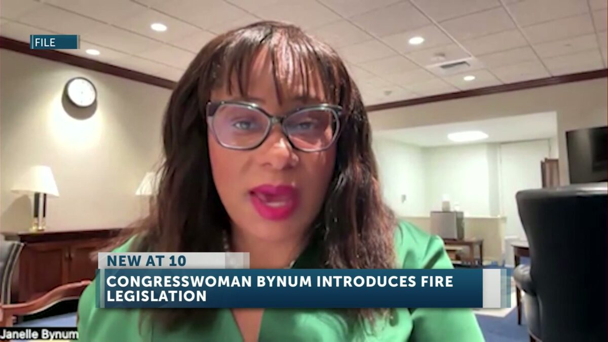 Janelle Bynum and lawmakers from CA & OR introduce new wildfire legislation