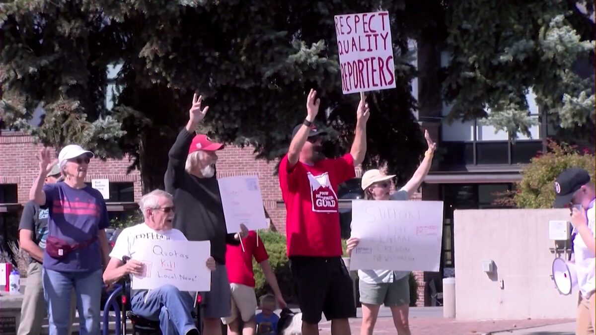 Bend Bulletin employees picket for new contract