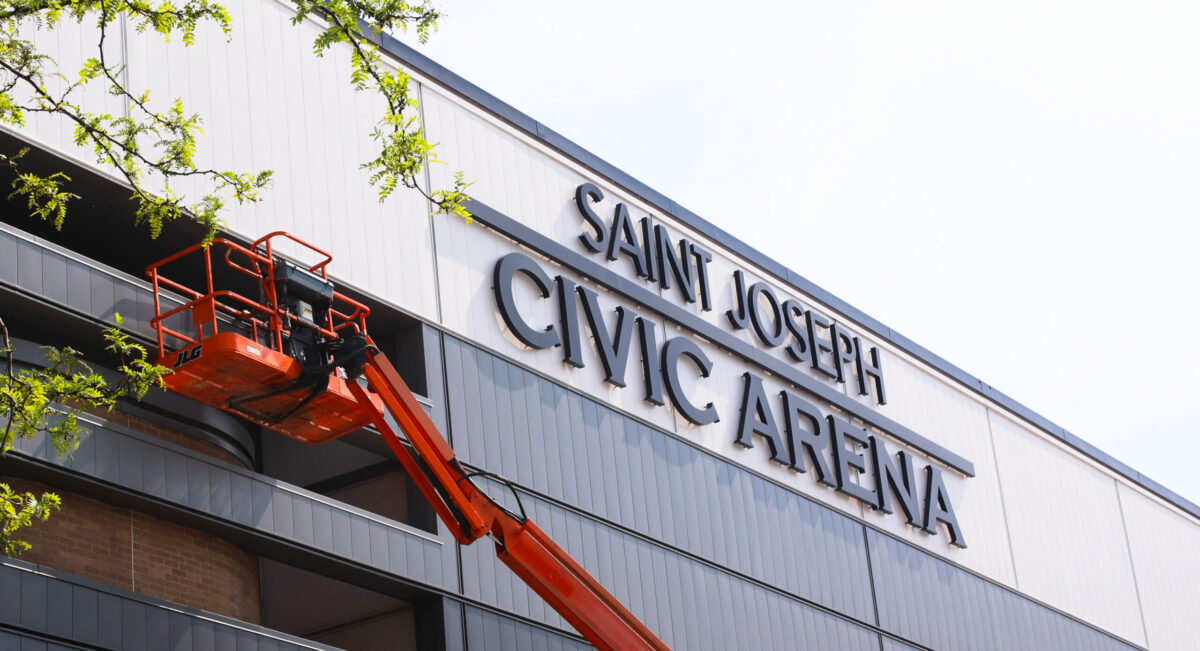 Parker McCollum concert to bring crowd of fans to Downtown St. Joseph