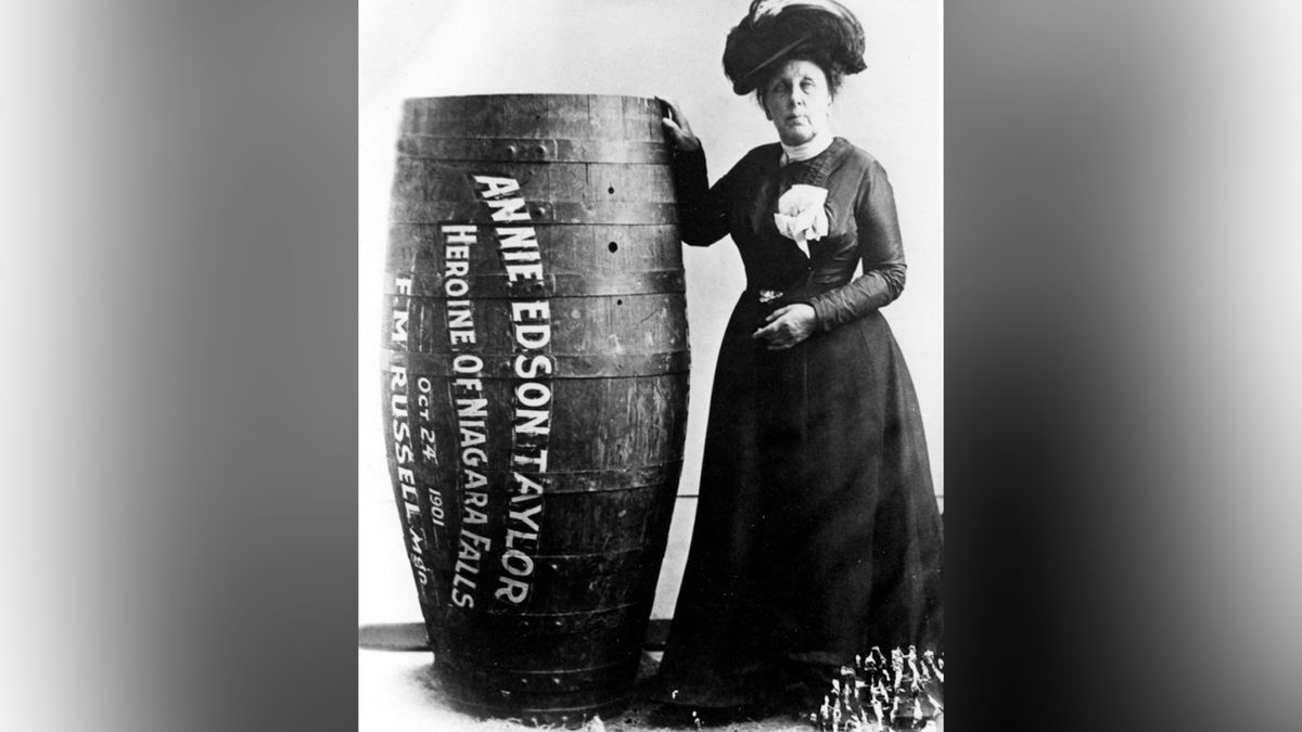 This Date With 8: October 24