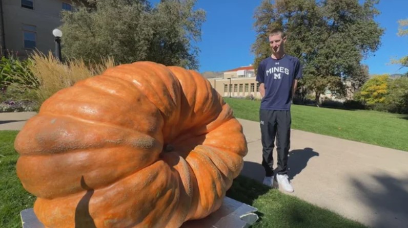 Ritter fell in love with growing large plants at a young age.