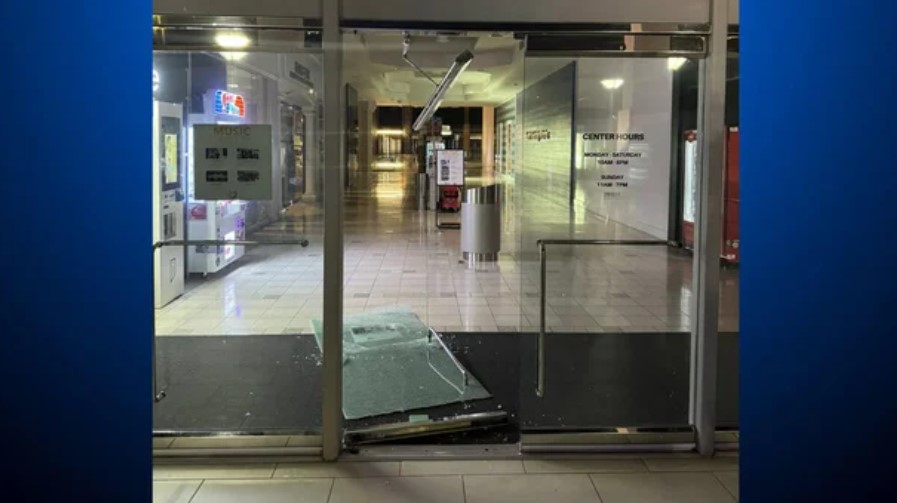 Scene of a smash-and-grab robbery at Sun Valley Mall in Concord on October 5.
