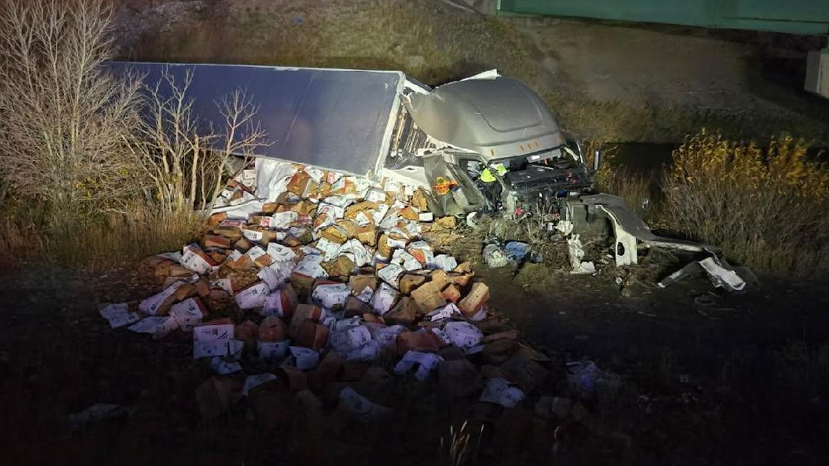 Idaho man arrested for DUI after semi-truck plunges into Wyoming river