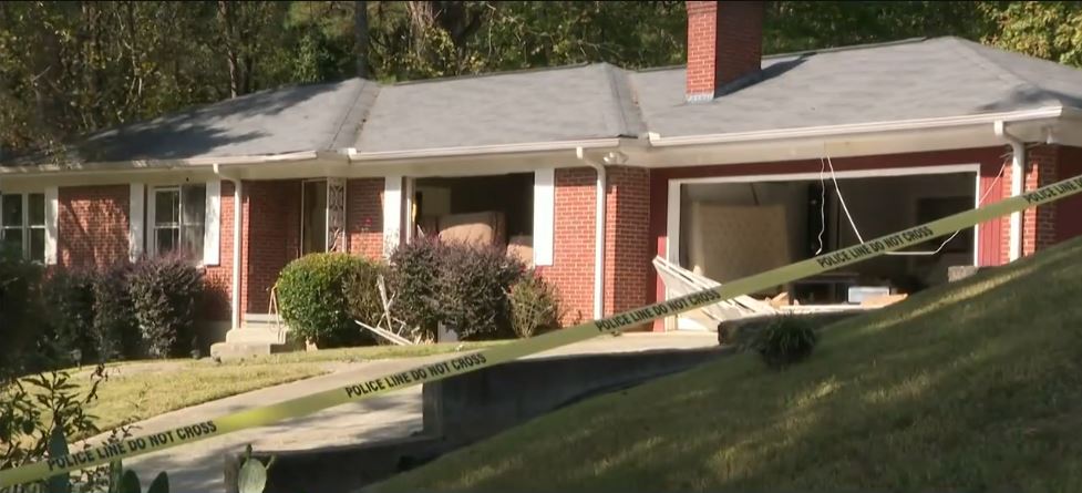 Neighbors in a southwest Atlanta community described a chaotic scene as U.S. Marshals and the Atlanta Police Department's SWAT team surrounded a home Wednesday where 28-year-old Derrick Groves was hiding. Groves
