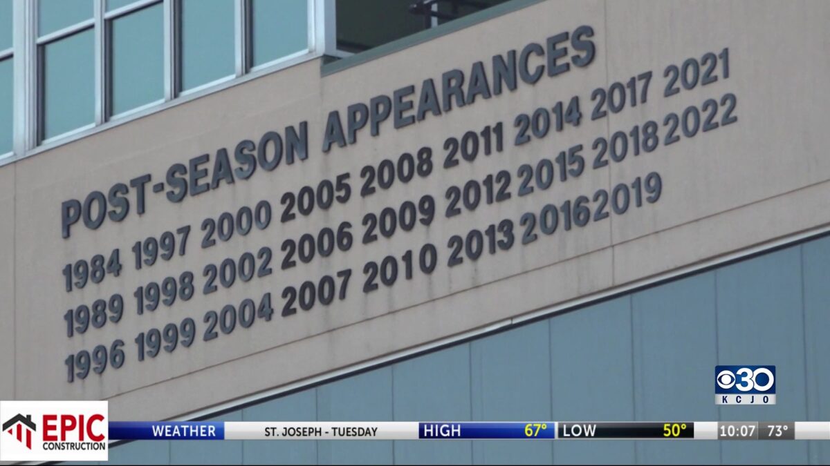 Longtime Bearcat Radio broadcaster calls milestone game