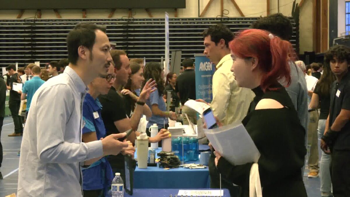 Students on the Job Search Make Career Contacts at UCSB