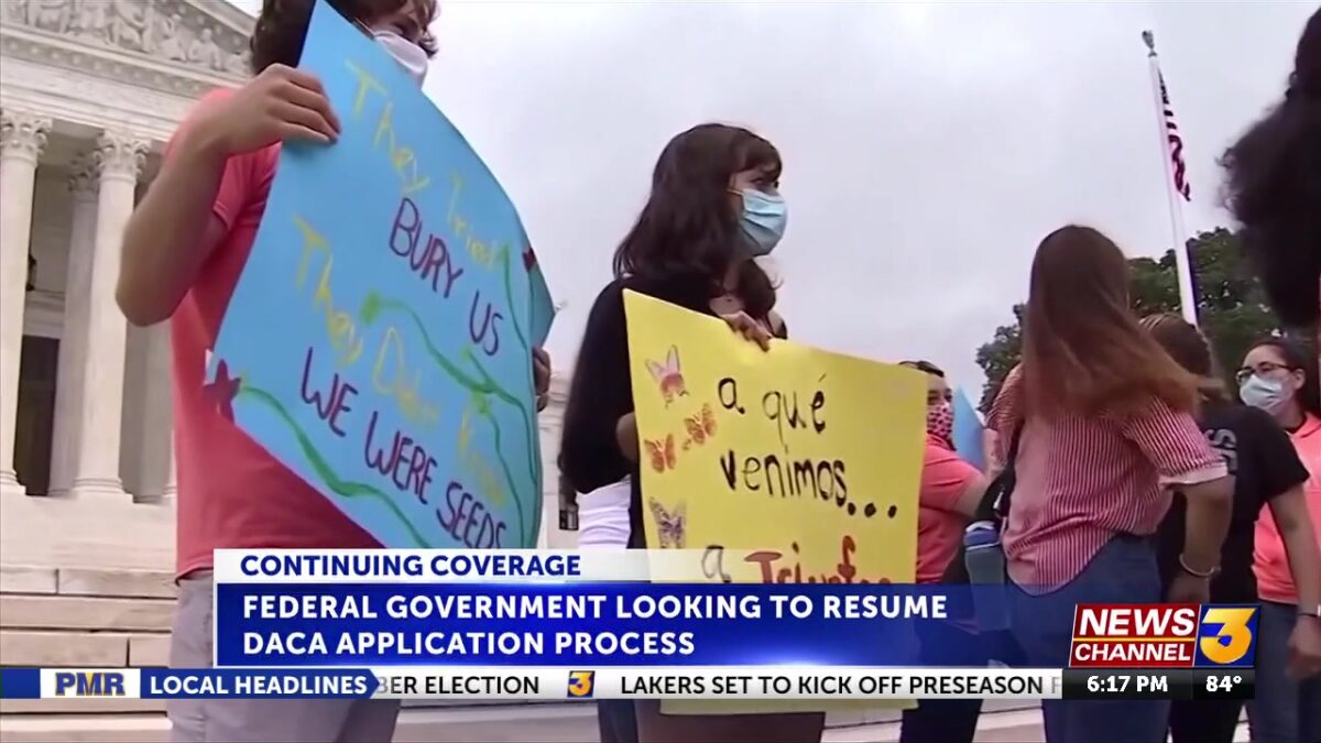 Federal government looking to resume DACA application process