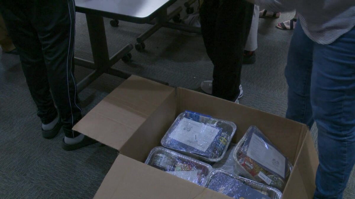 United Way hosts first meal kit volunteer session