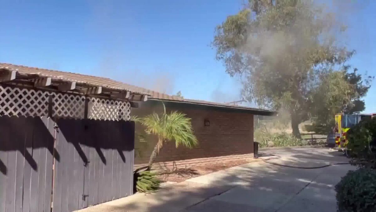Dog dies after house fire in Ventura County