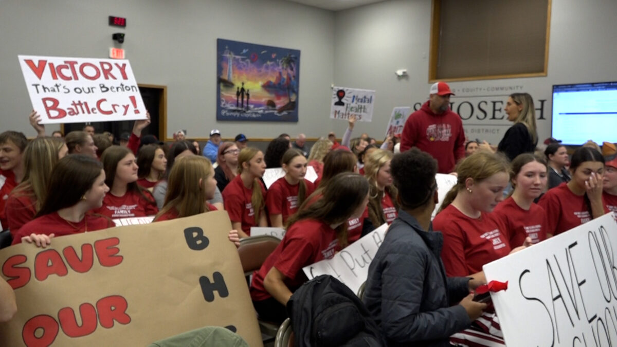 Benton students show up big as SJSD nears vote on high school plans