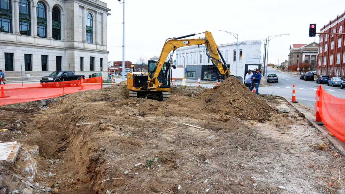 Heavy lifting begins on City Hall fountain reconstruction project