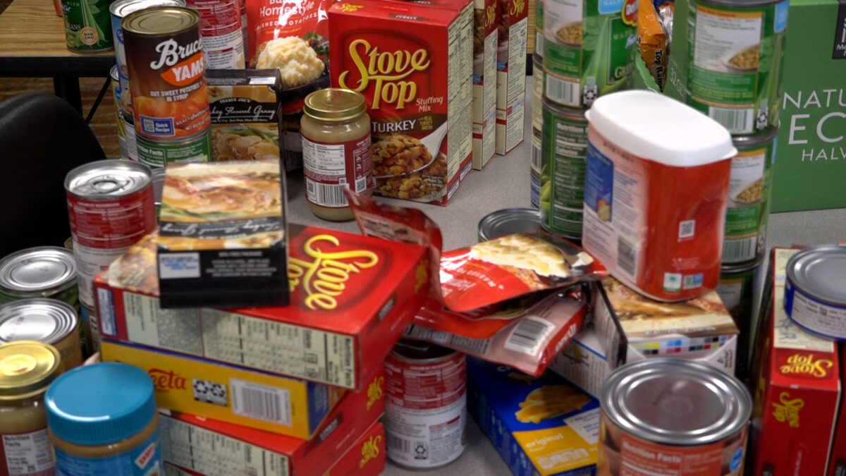 Lafayette junior leads Thanksgiving food drive to help local families  