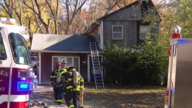 A quick-thinking Amazon delivery driver is being credited with helping save a Des Moines home after spotting flames while on her route Friday morning.