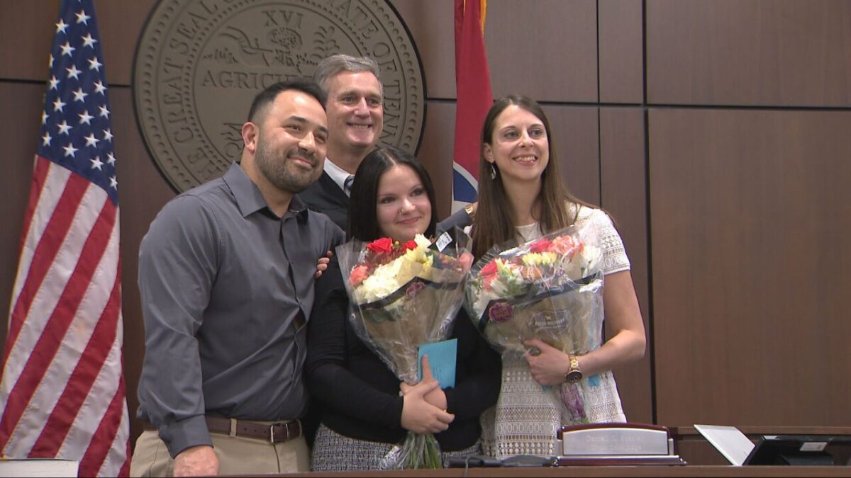Taylor Leckron (center) is surrounded by her parents Matt and Karis Leckron