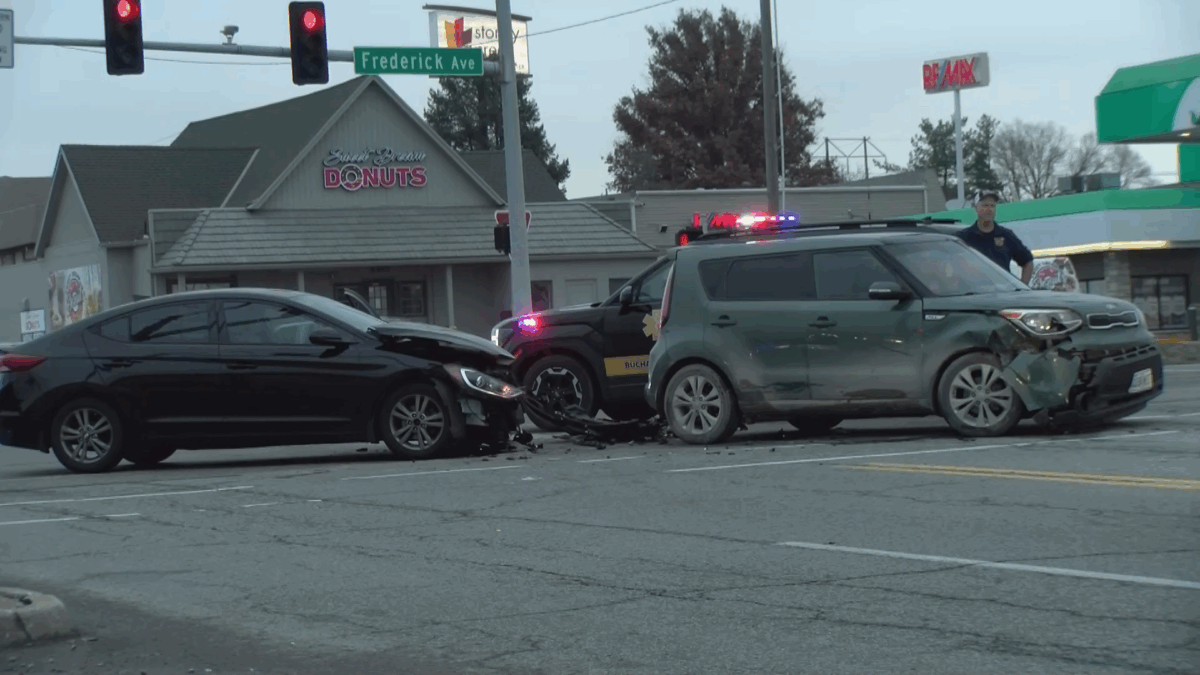 Multiple car wreck causes minor injuries