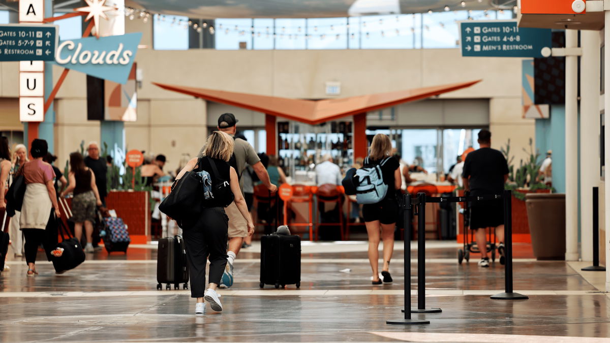 Palm Springs International Airport shares tips for travelers ahead of busy Thanksgiving travel period