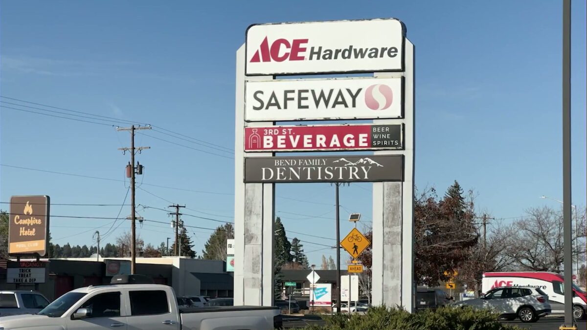 Police respond to incident during traffic stop near Safeway in Bend