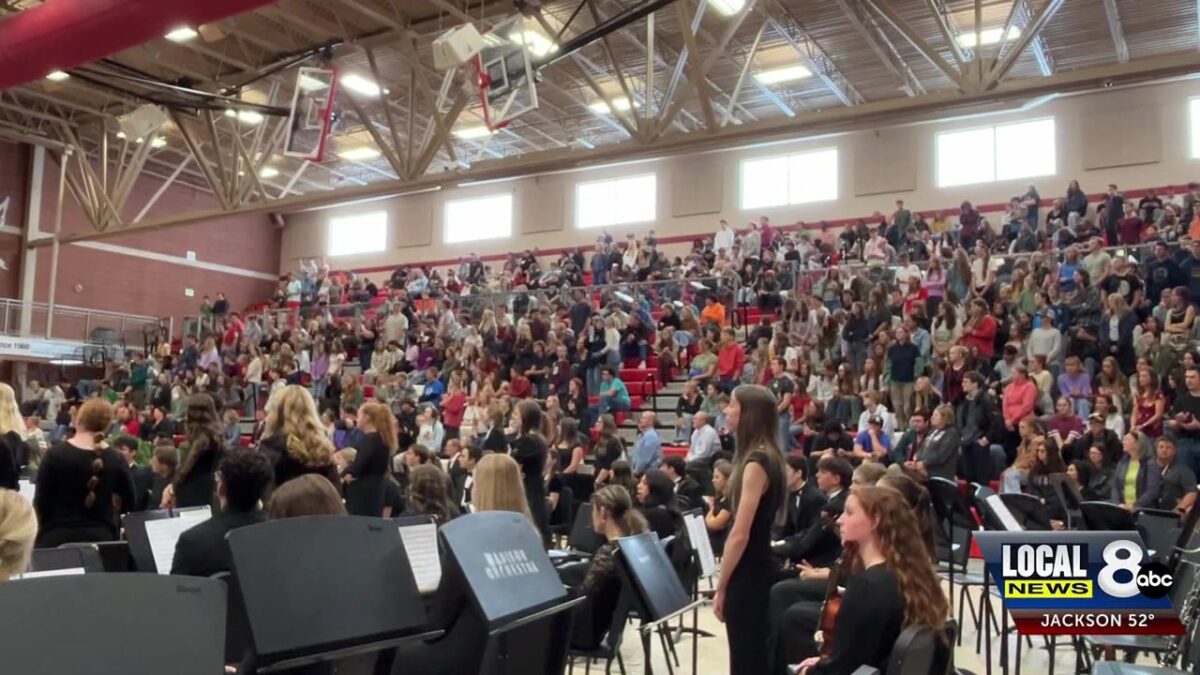 Madison high school gymnasium packed for moving veterans tribute