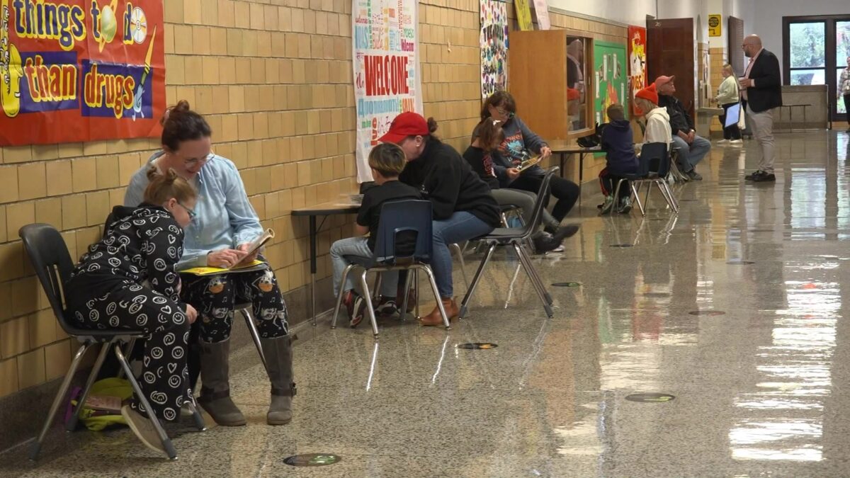 Lindbergh Elementary implements new reading buddy program