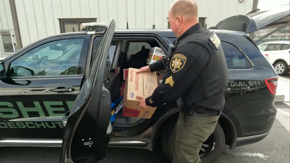 ‘It’s beautiful’: Deschutes County Sheriff’s Office provides holiday cheer through Thanksgiving meals to those in need