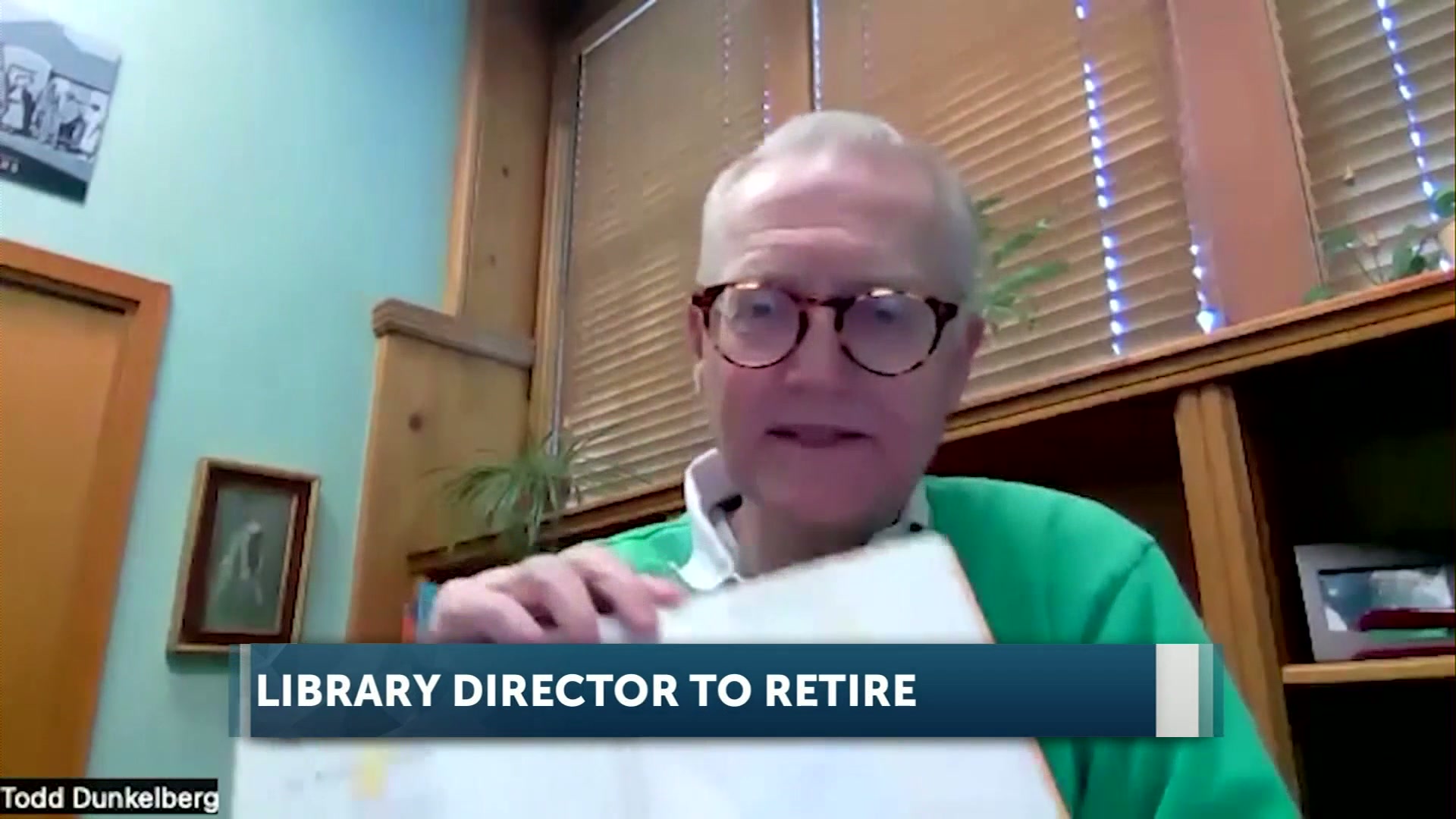 Deschutes Public Library Director Todd Dunkelberg announces he’ll retire next fall