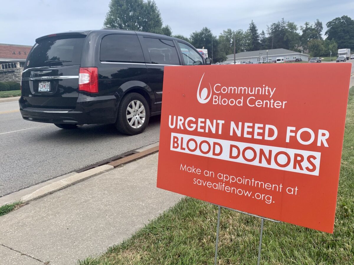 Community Blood Center holding ‘Miracle of Giving’ blood drive at Hy-Vee on Tuesday