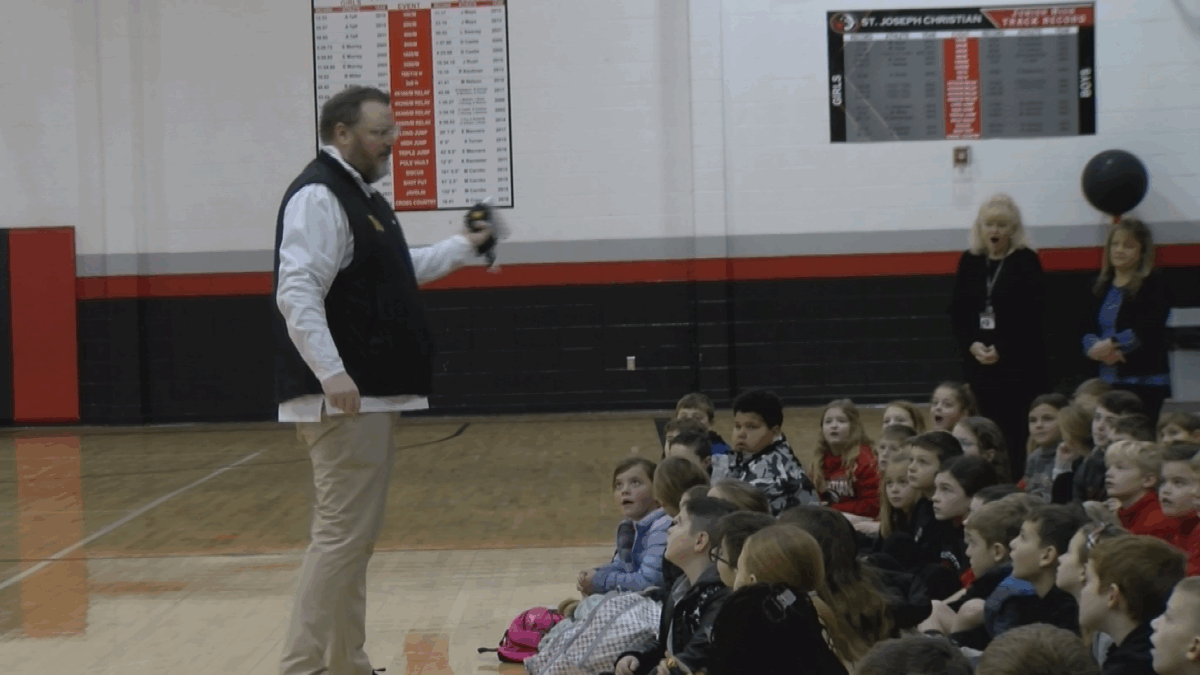 MoWest basketball hands out season ticket towels