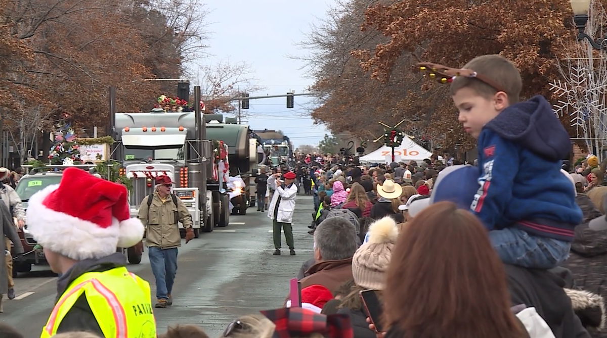 Christmas Parade returns to Downtown Bend Saturday
