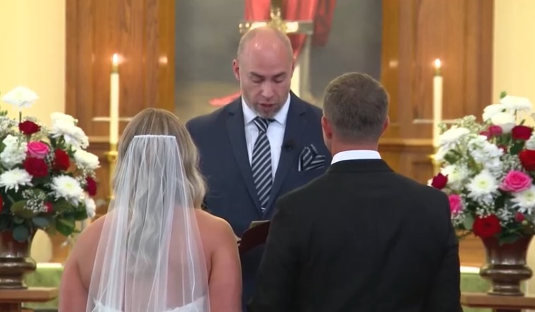Tim and Stephanie Couser didn’t plan to get married in a hospital chapel. But when doctors told Stephanie's terminally ill mother
