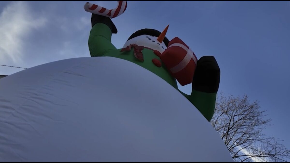 The inflatable snowmen drawing crowds and support from the community can be seen on Warren Place in Montclair. It's a tradition that started two years ago.
