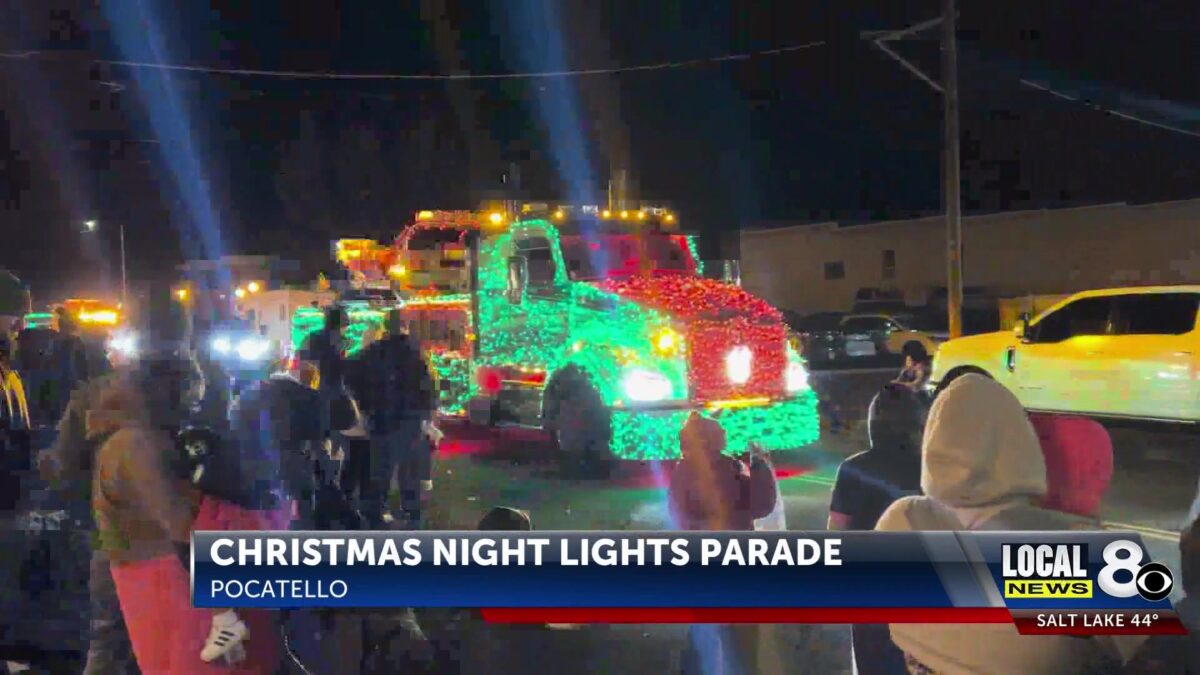 Pocatellans Gather for Christmas Night Lights Parade