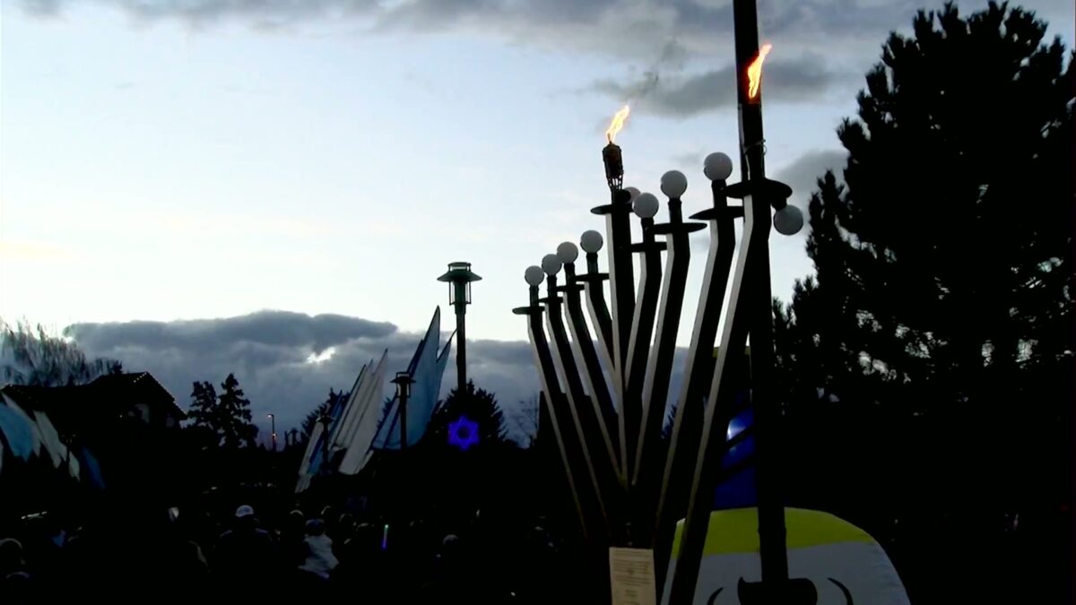 ‘Be kind and be a light’: Central Oregon comes together to celebrate first day of Chanukah at menorah lighting