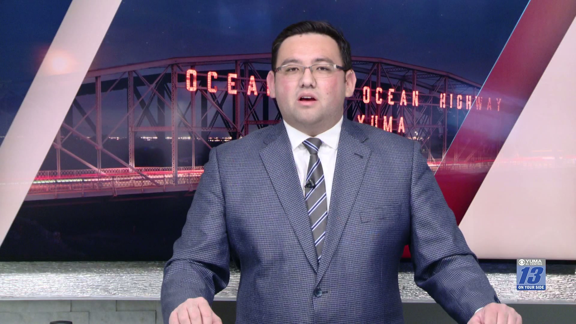 Yuma locals unite to save kitten from palm tree