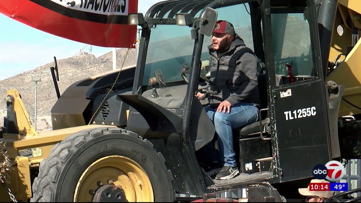 Chihuahua farmers block ports of entry in Juárez again in protest against new national water law