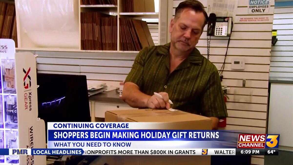 Shoppers begin making holiday gift returns