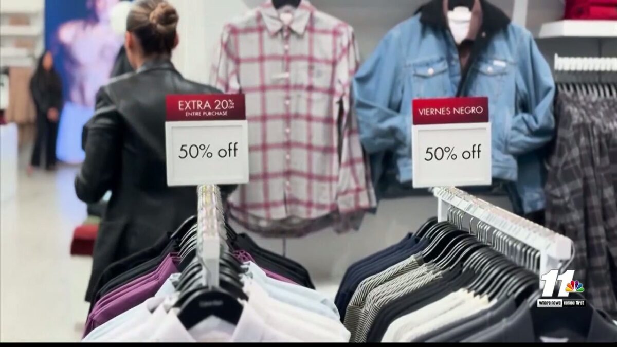 Shoppers cross the border for Black Friday deals in Calexico