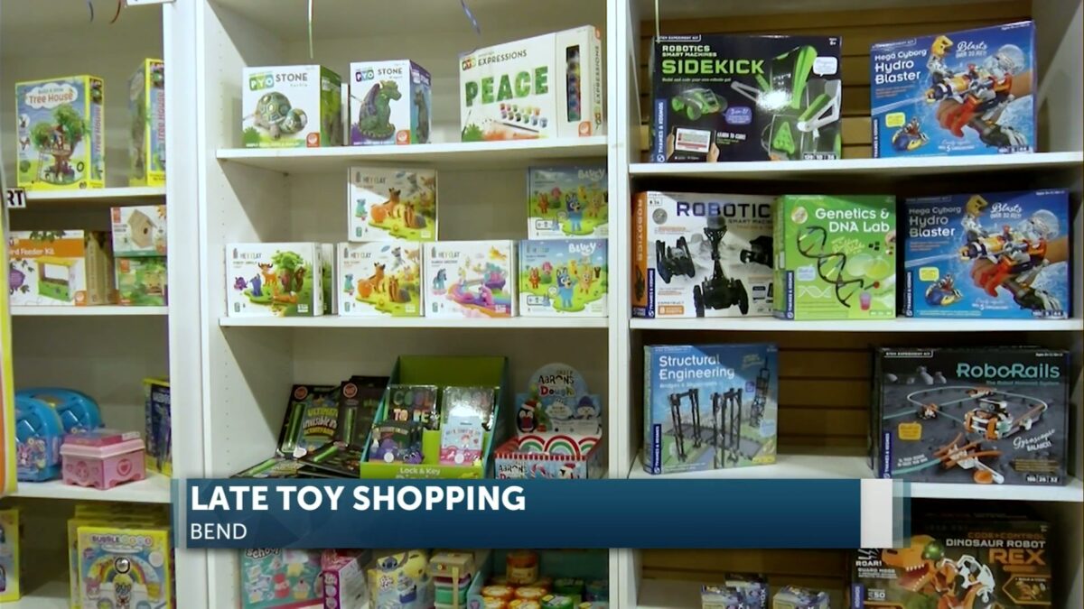 Central Oregon packed with last minute shoppers