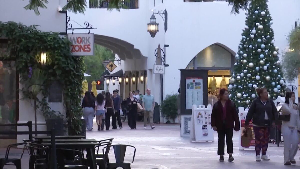 Conditions Looking Good for Last-Minute Shoppers With Just a Week Before Christmas