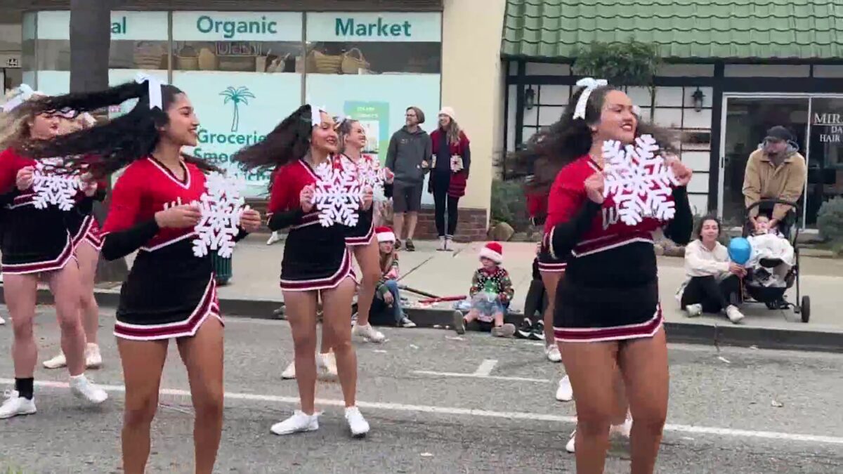 Carpinteria Spirit Parade fills Linden Avenue with Holiday Cheer