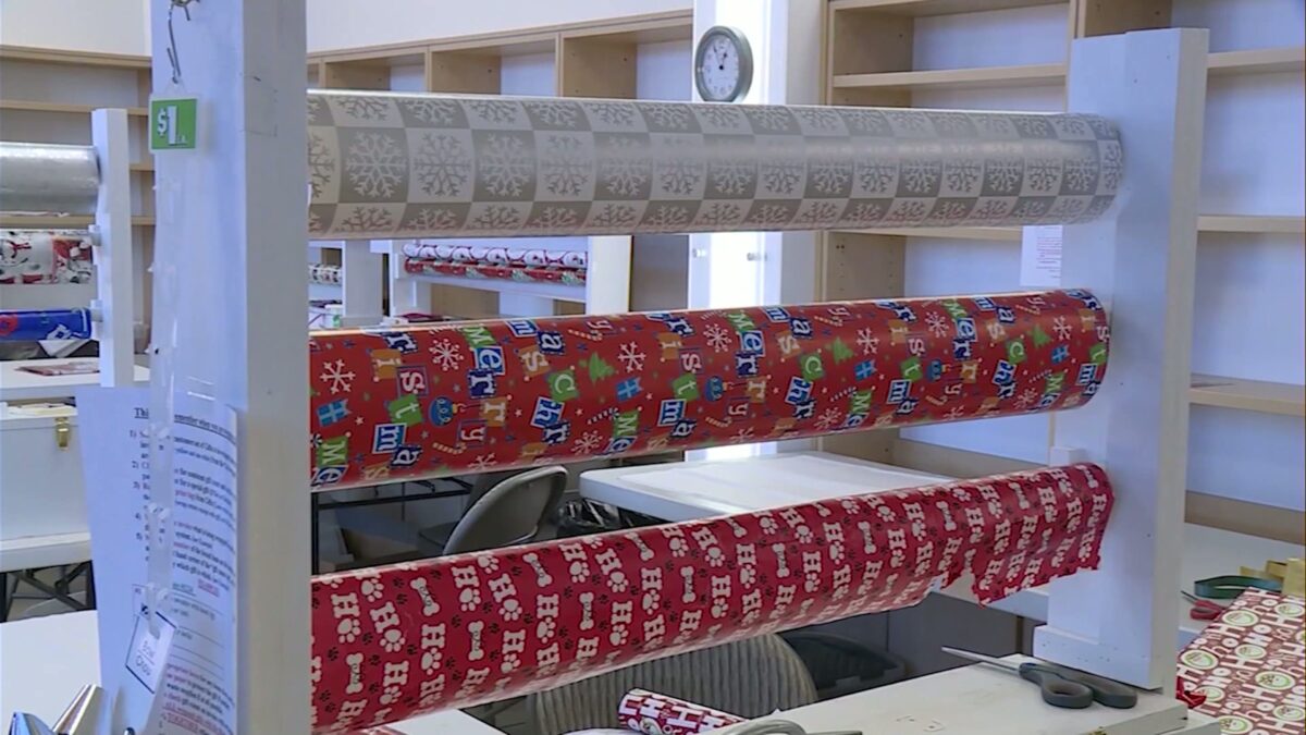 DONATIONS ENCOURAGED: Free gift wrapping service in Bend returns thanks to Oregon nonprofit