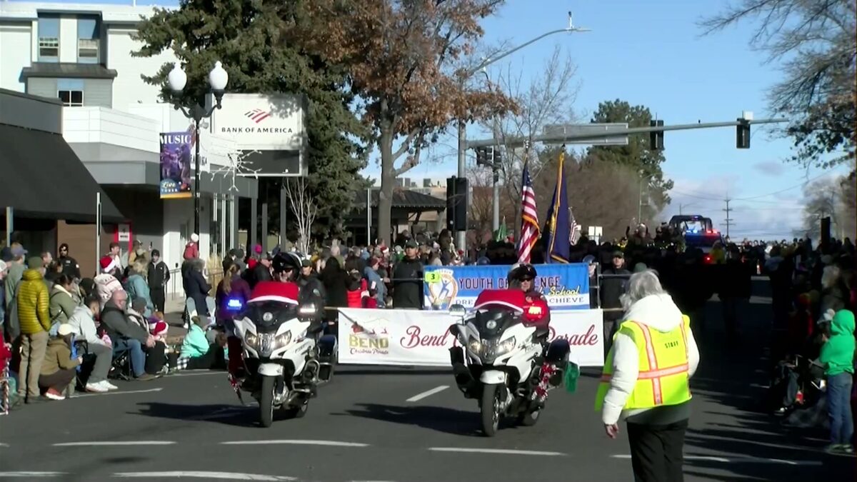 “It was awesome”: Crowds gather in downtown for Bend’s Christmas Parade