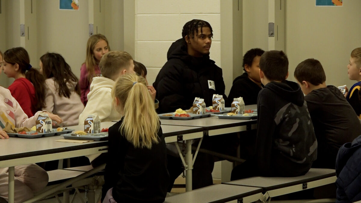 MoWest men’s basketball team pays visit to Cameron Intermediate School