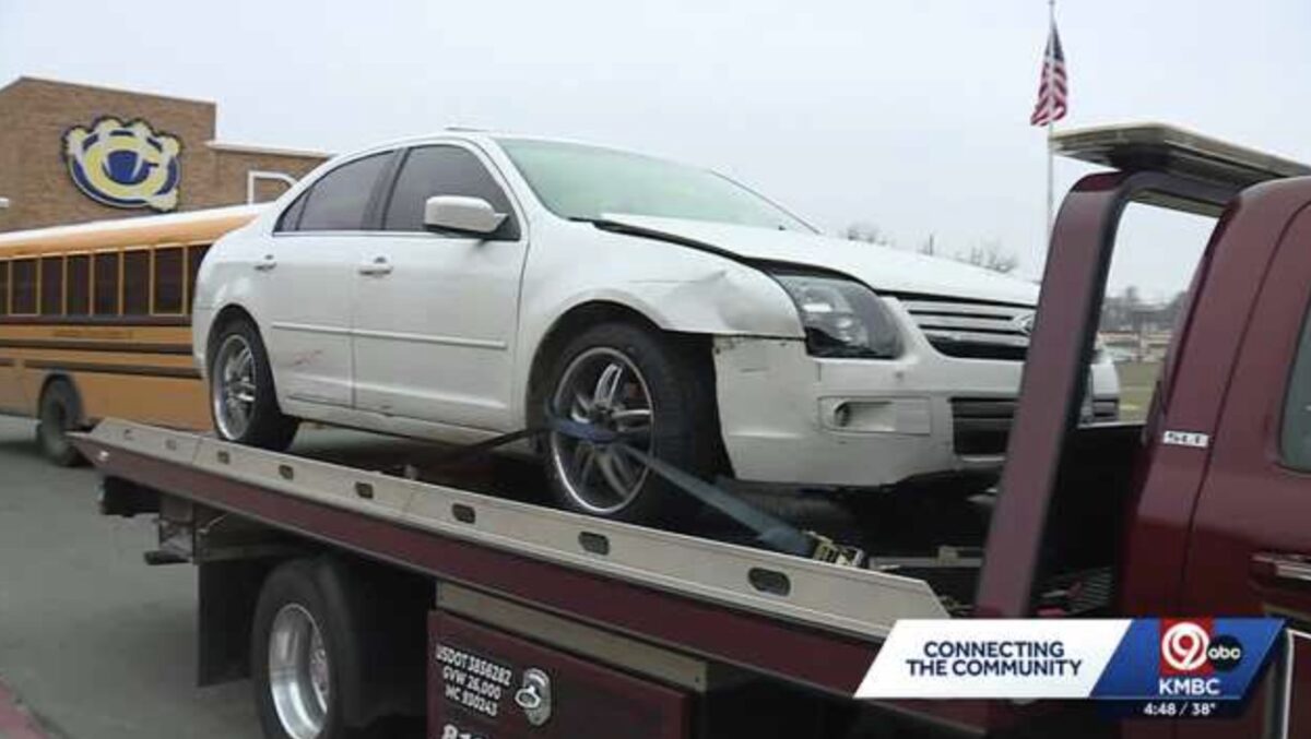 An Independence towing company and local businesses stepped up to help a high school student struggling to get to school after his car was towed.