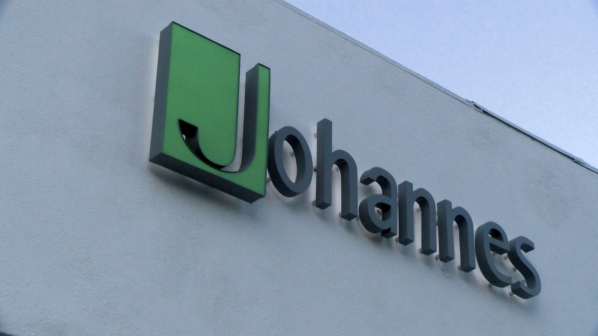 Community steps up to support Palm Springs Johannes waitress battling Leukemia