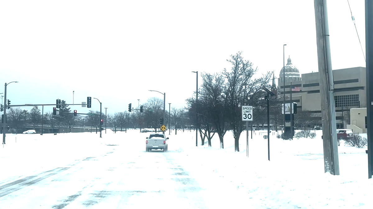 Mid-Missouri schools call off Monday classes amid snow