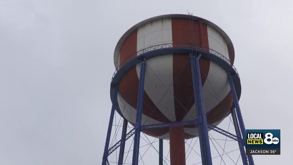 Talk of the town: Water tower to come down